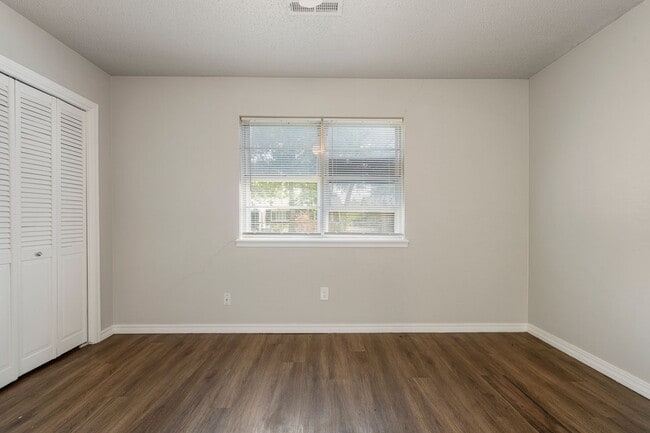 Building Photo - Updated 3 bedroom home