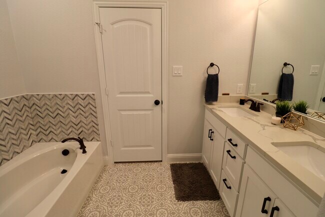 Building Photo - 2009 Toronto St