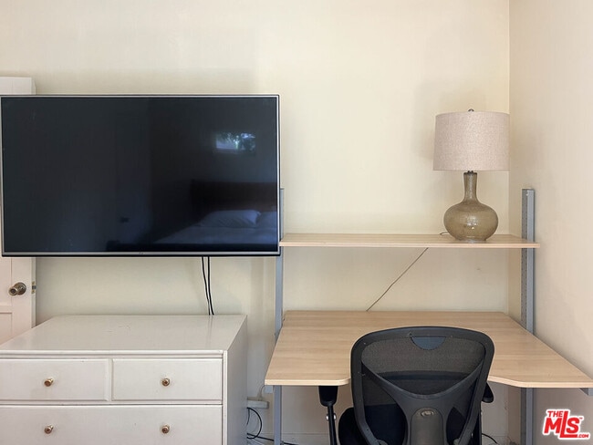 Building Photo - 14135 Hatteras St