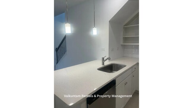 Building Photo - 563 Cherry Elm Dr