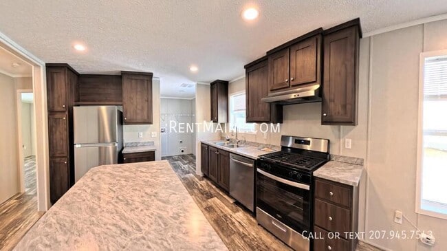 Building Photo - 111 H St