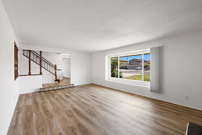 Building Photo - Spacious Home on Corner Lot!