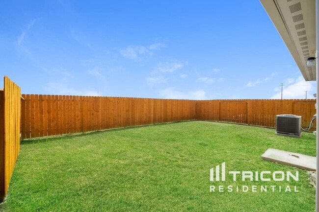 Building Photo - 3967 Trail de Paris