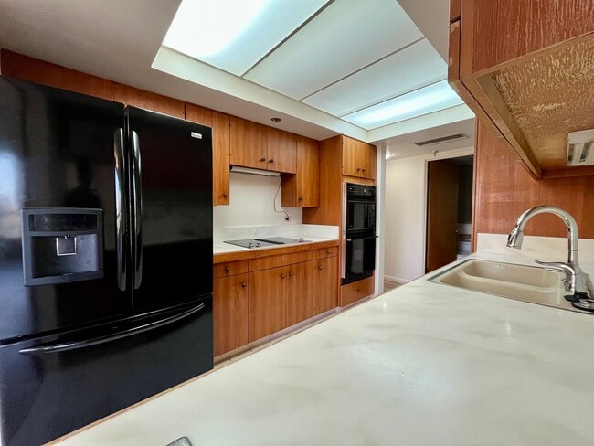 Building Photo - Punchbowl- Continental Plaza: Large 2BR, 2...