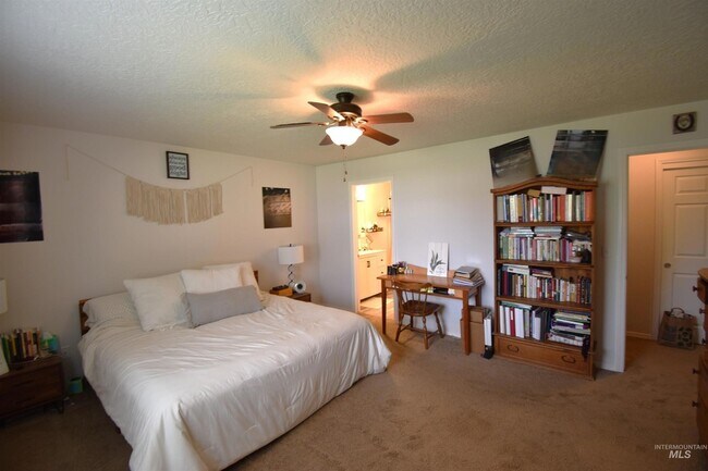 Building Photo - 2707 Colfax Dr