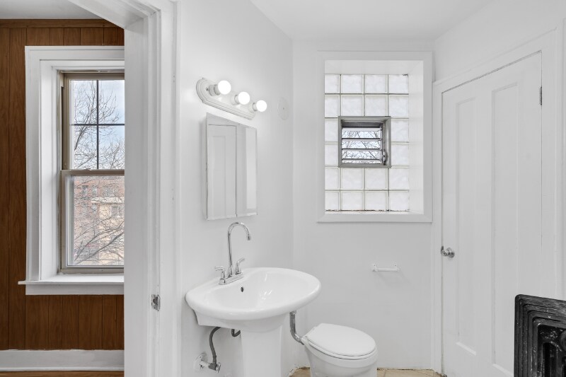 Building Photo - 1440 W Howard St