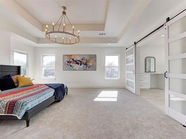 Building Photo - 213 NE 14th St