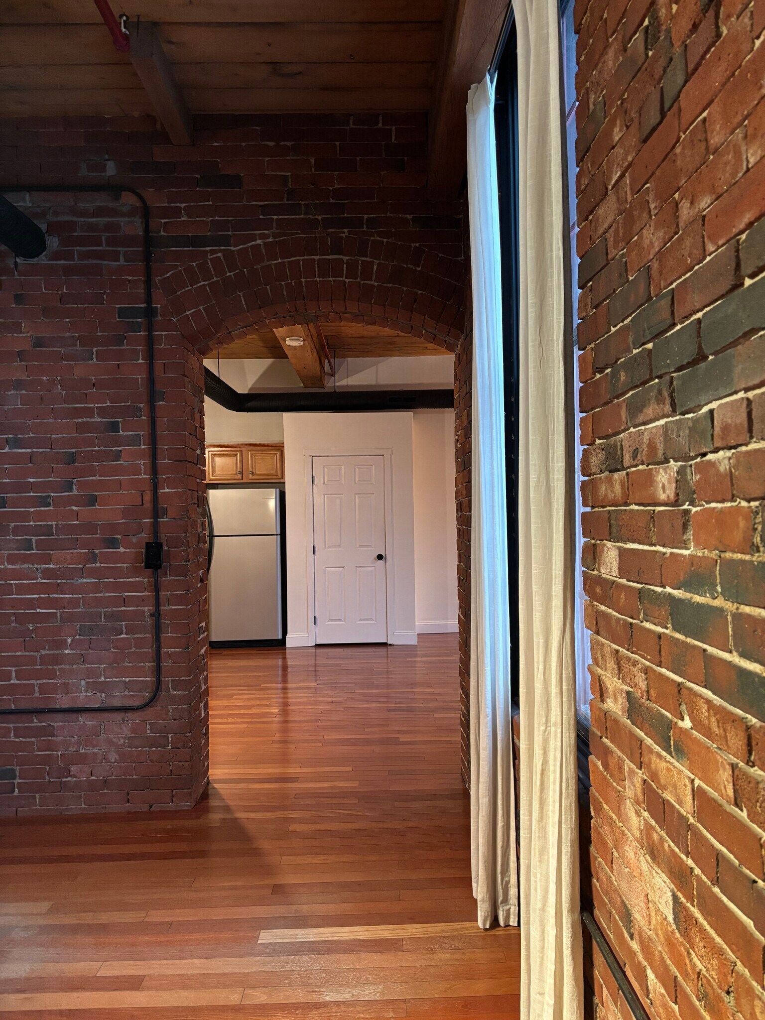 Building Photo - 471 Silver St