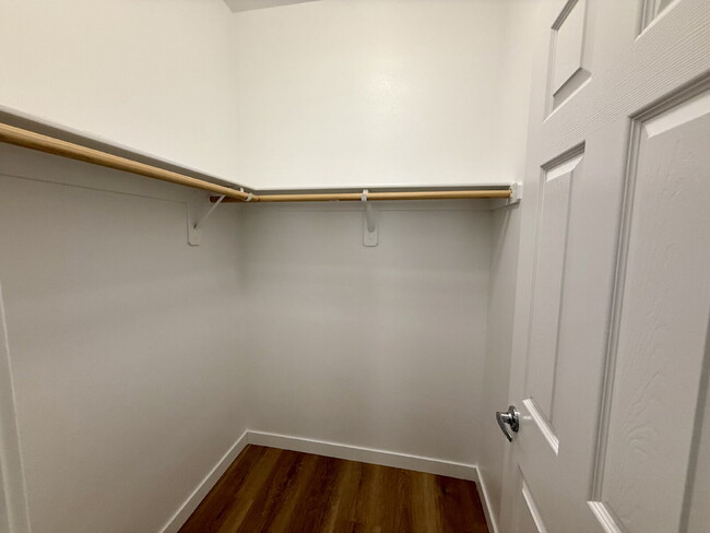 Building Photo - 4 BED, 2.5 BATH, 2 CAR-GARAGE, TWO-STORY, SINGLE FAMILY HOME FOR