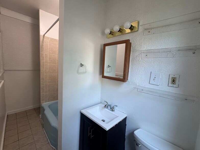 Building Photo - 390 Riverway