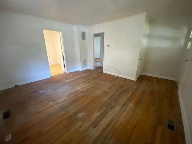 Building Photo - 2 Bedroom, 1 Bath Home in East Rome!