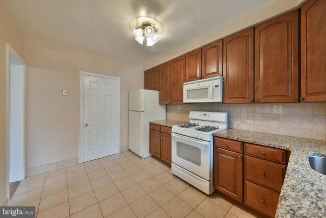 Building Photo - 27 Bysher Ave