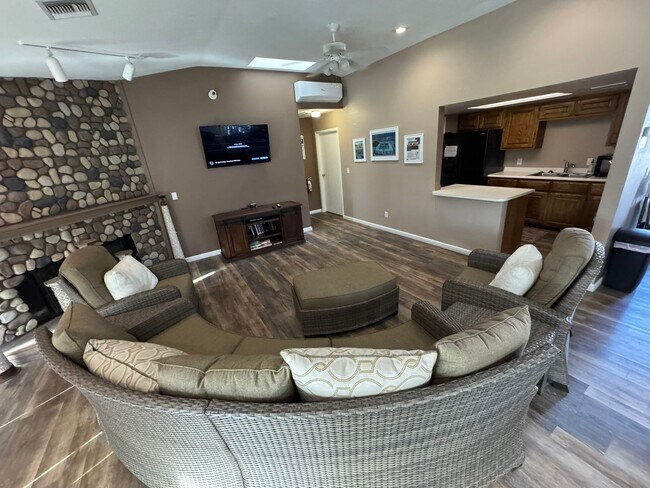 Building Photo - Riverfront 2BR Condo Great Views, Luxury Furnished incl UTILITIES