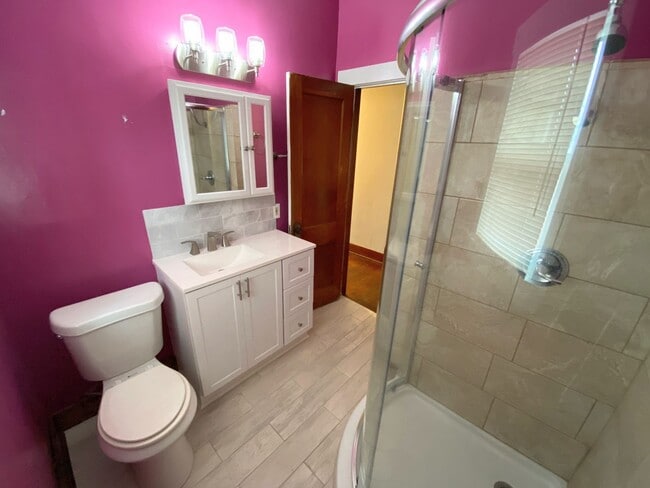 Building Photo - 2 bed, 2 bath home