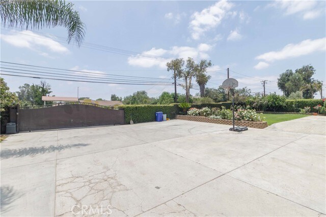Building Photo - 10249 Jurupa Rd