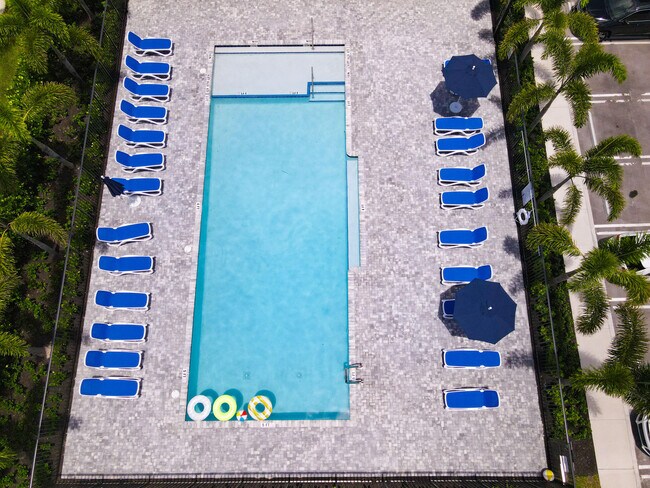 Building Photo - 630 SE Lk Fls St