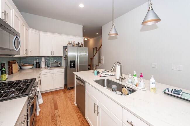 Building Photo - 3 Bedroom 3 Bath Single Family Home in Sab...