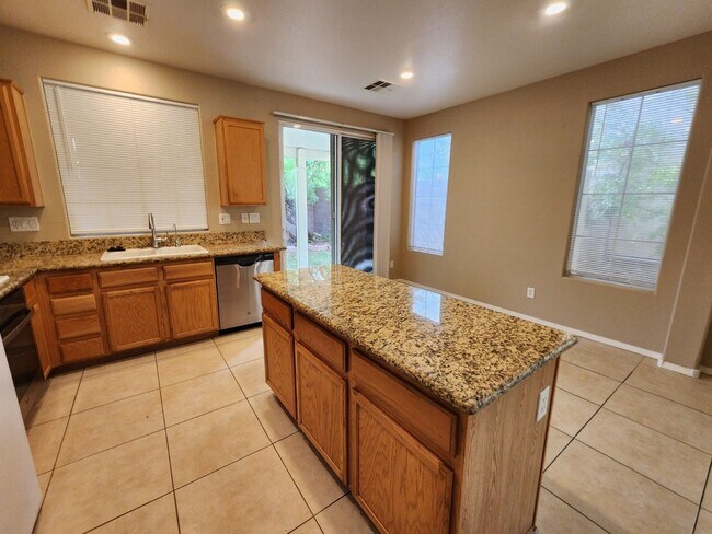 Building Photo - Charming 3 bedroom home with great curb ap...