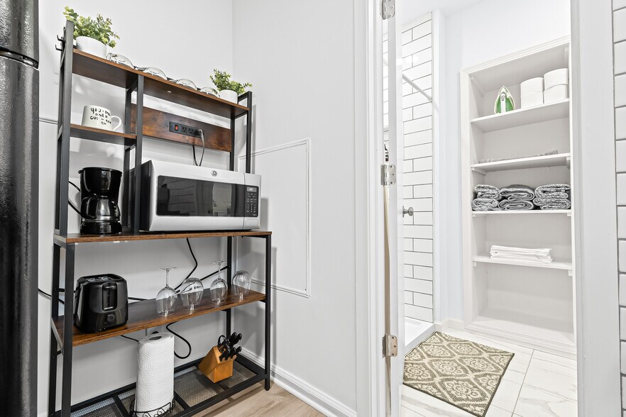 Building Photo - 23080 Stauber Ave