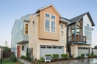 Building Photo - 12504 Red Sparrow St