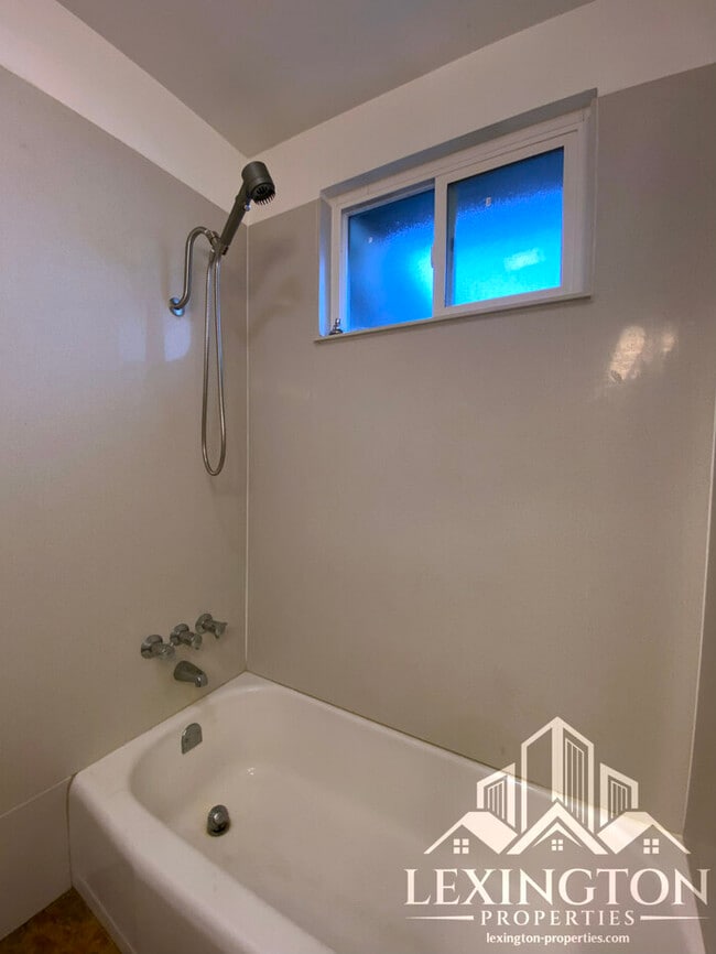 Building Photo - Charming, Orangevale Home with Spacious Yard! – 3BD/2BA