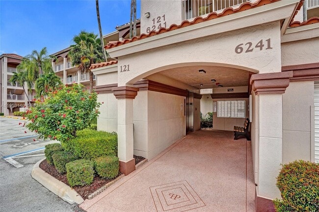 Building Photo - 6241 Pointe Regal Cir