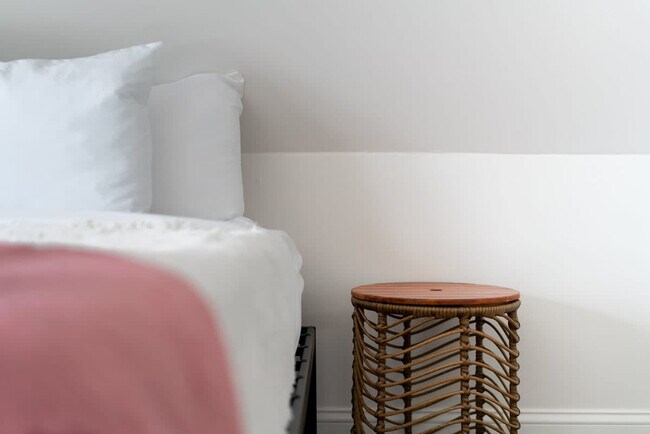 Building Photo - 98 Brickel St