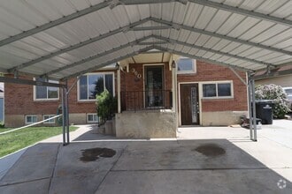 Building Photo - 360 N SF