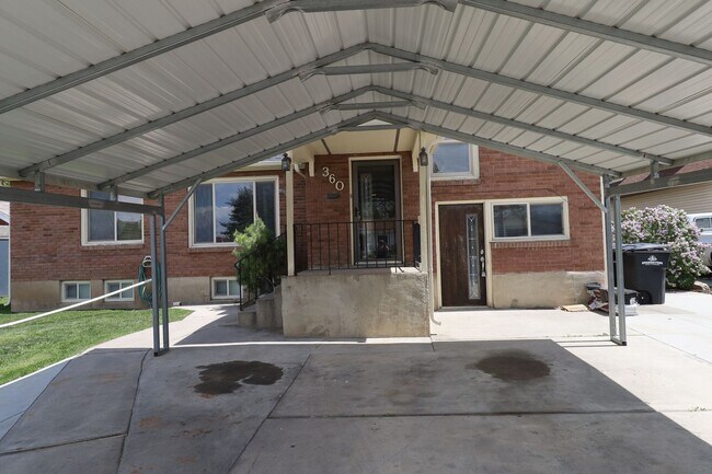Primary Photo - 360 N SF