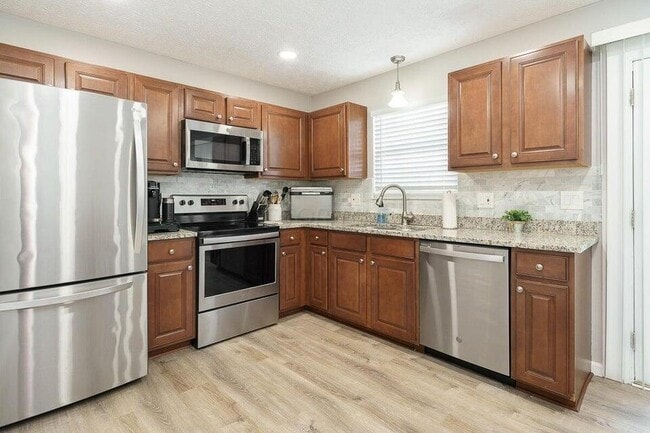 Building Photo - 7867 Meadowhaven Blvd