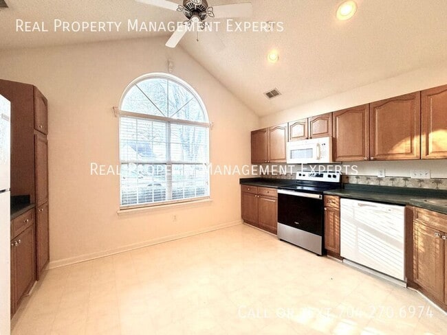 Building Photo - 5908 Moose Ln