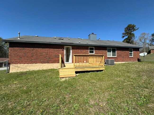 Building Photo - Woodlake - Richmond