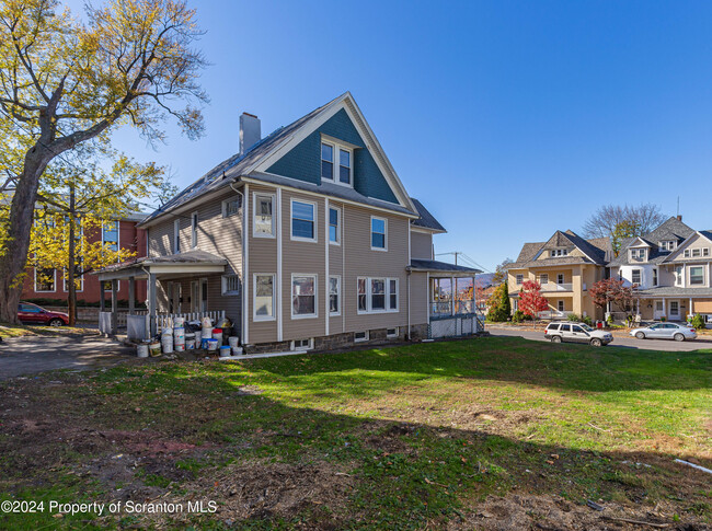 Building Photo - 800 Quincy Ave