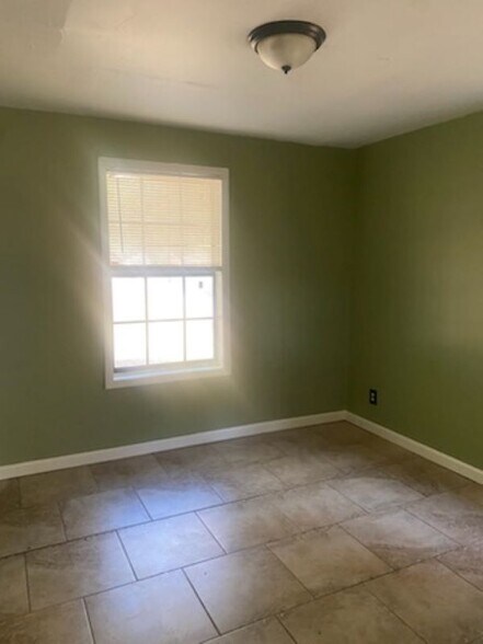 Building Photo - 4784 Fairley Rd