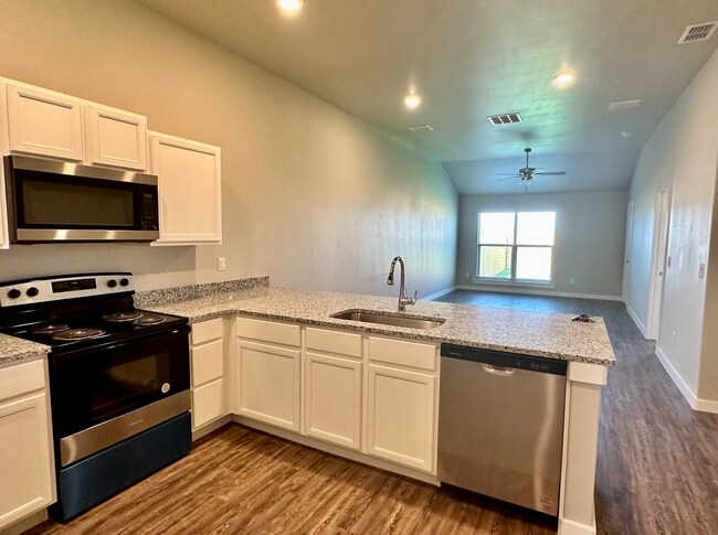 Building Photo - Stylish and Modern 3-Bedroom Duplex for Rent in Desirable Harvest Neighborhood