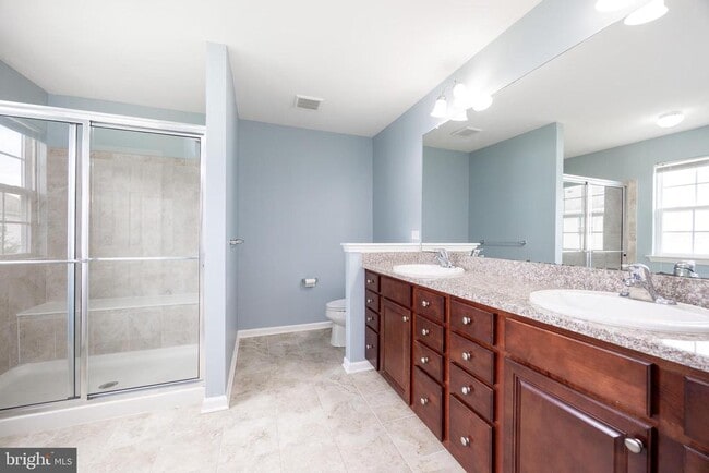 Building Photo - 253 Fairfield Cir W