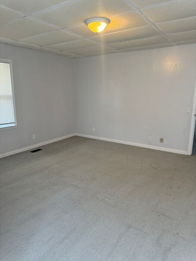 Building Photo - 453 Mooreland Ave