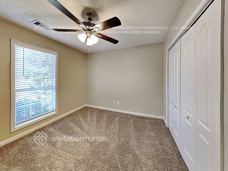 Building Photo - 1127 Chateau Terrace