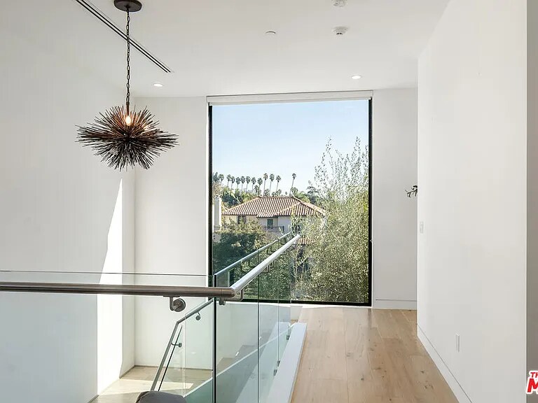 Building Photo - 1621 N Fairfax Ave