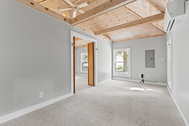 Building Photo - 280 Groton Rd