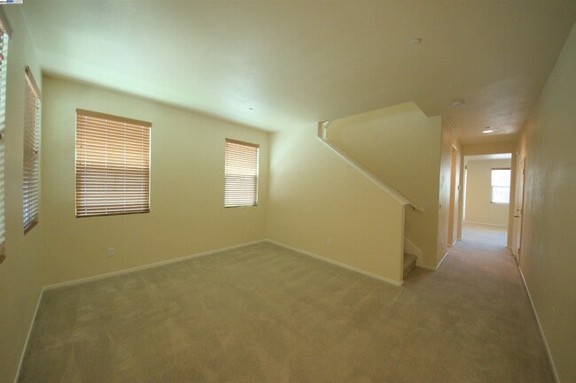 Building Photo - 549 Chaparral Loop