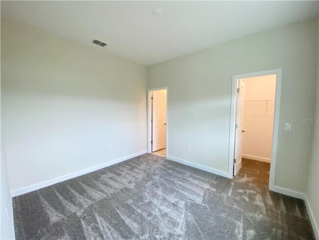 Building Photo - Gorgeous brand new house 4 bedrooms 3.5 bathrooms lake view