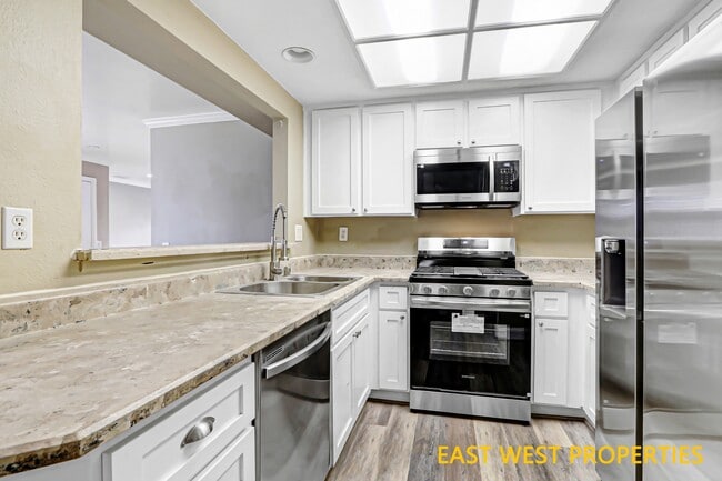 Building Photo - 21 Lobelia