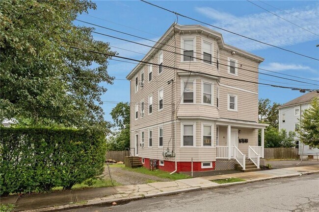 Building Photo - 81 Ledge St