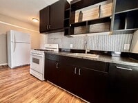 Building Photo - Beautiful 1 bed/1 bath apartment, just off...