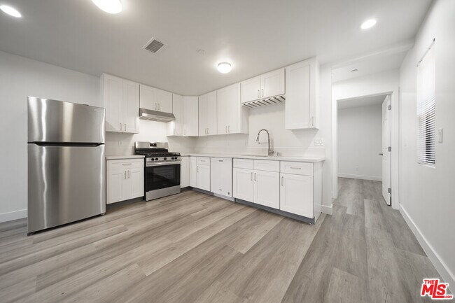 Building Photo - 4112 Normandie Ave