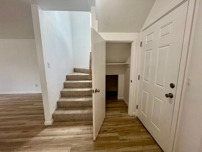 Building Photo - Rent Reduction; MOVE IN SPECIAL; Remodeled...
