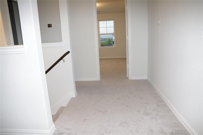 Building Photo - 27943 Western Crk Ct