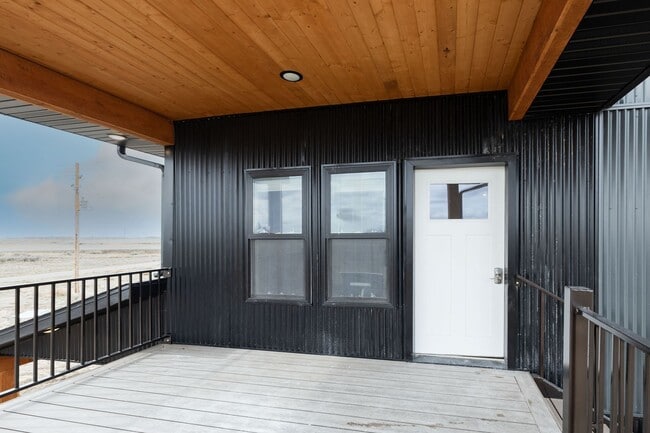 Building Photo - L2422OY