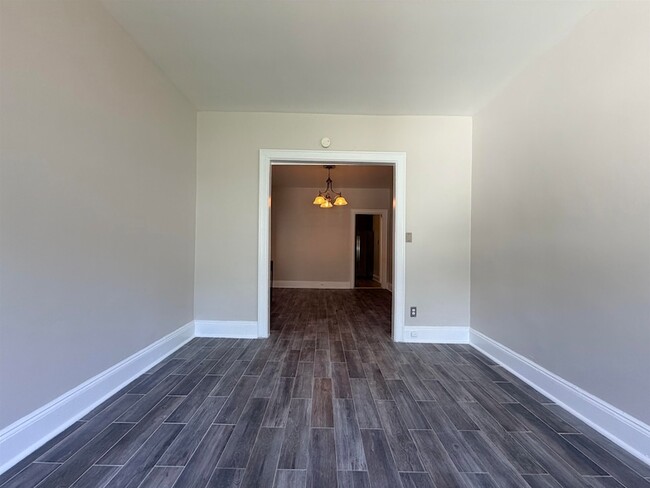 Building Photo - 138 W 30th St